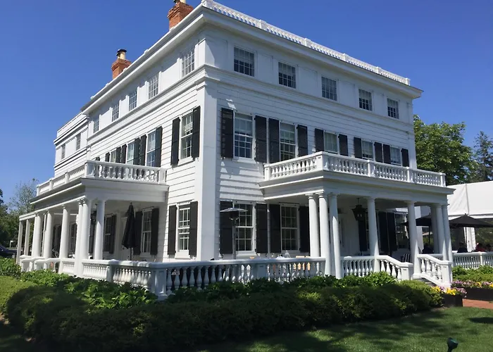 Topping Rose House