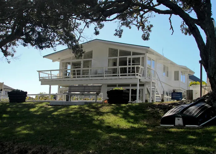 Hananui Lodge And Apartments