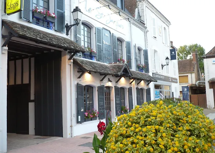Logis Hotels Restaurant Le Saint-Jacques -Cloyes Les 3 Rivieres