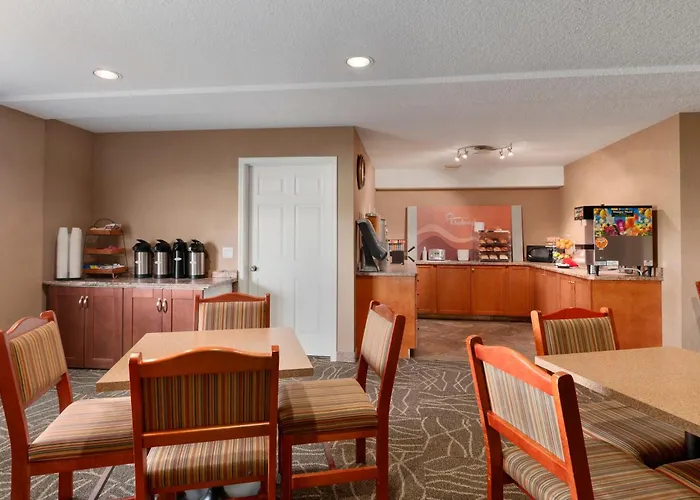 Days Inn & Suites By Wyndham