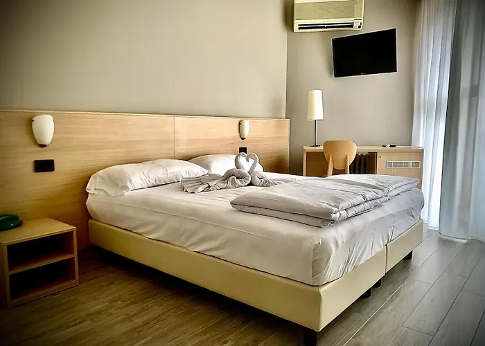 Hotel Astoria Torri Del Benaco