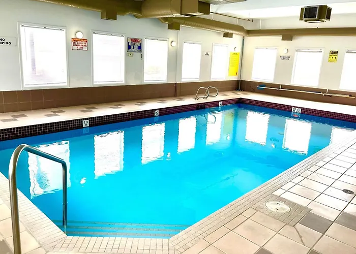 Super 8 By Wyndham Hinton-Free Breakfast,Wifi,Parking