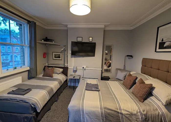 Caversham Lodge