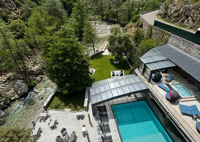 Les Jardins De La Glacière Corte 