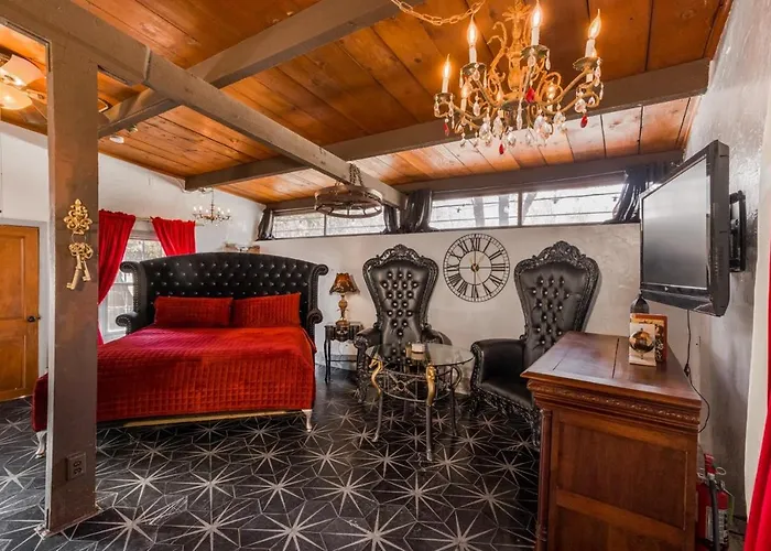 Cliff House Lodge And Hot Tub Cottages