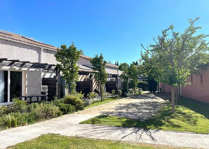 Hotel Terres De France - Le Domaine De Bacchus à Saint-Christol 