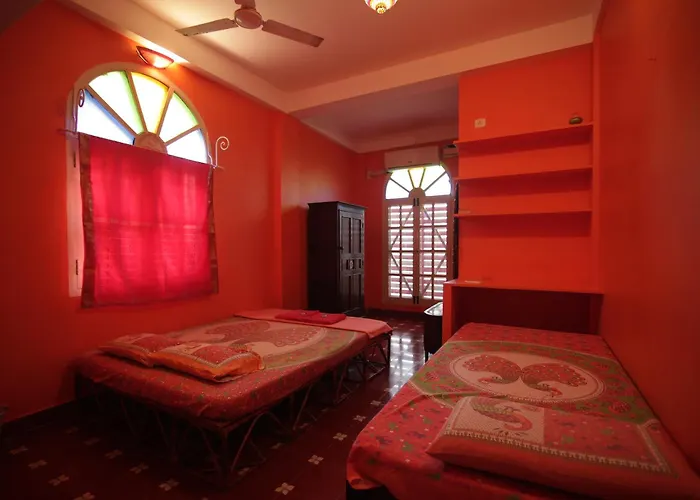 Holi-Wood Guesthouse