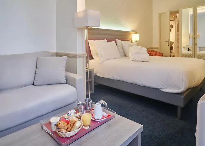 Hotel Poussin Paris