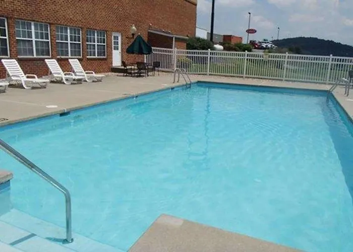 Comfort Inn & Suites Raphine - Lexington Near I-81 And I-64