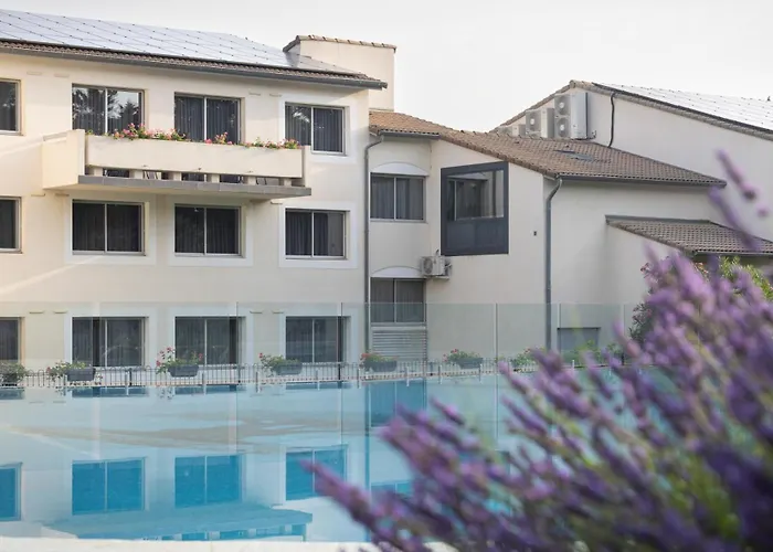 Logis Hotel Restaurant SPA Les Oliviers
