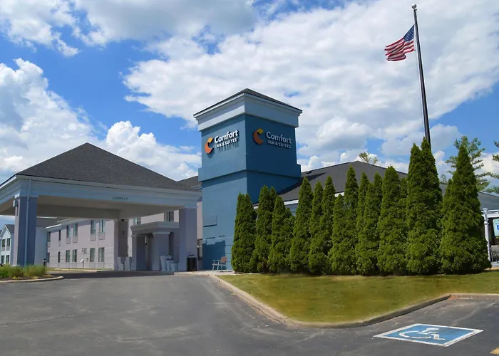 Comfort Inn & Suites Nw Milwaukee