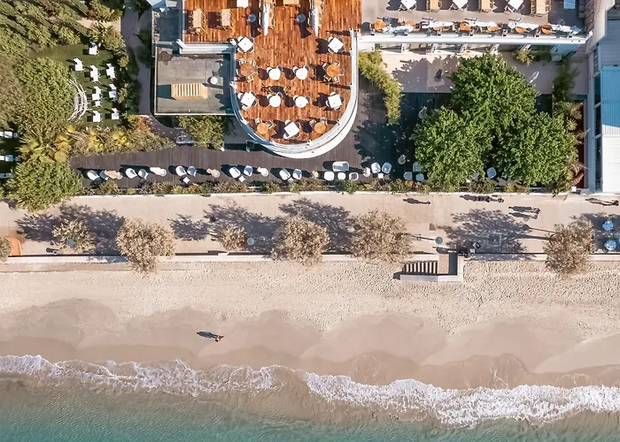 Grand Des Sablettes Plage, Curio Collection By Hilton