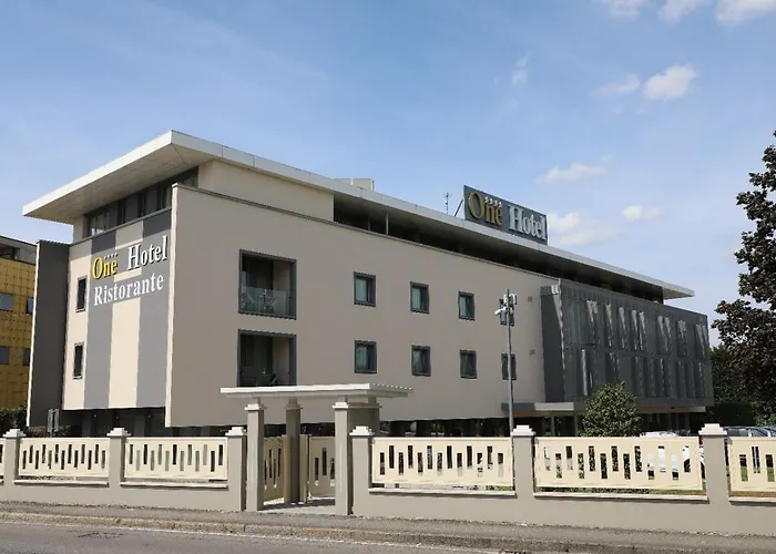 One Hotel&Restaurant