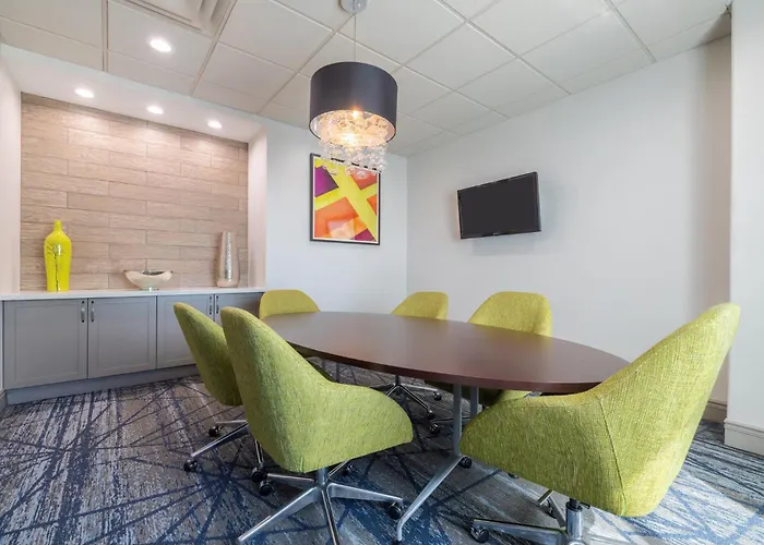 Holiday Inn Express & Suites Kansas City Airport By Ihg