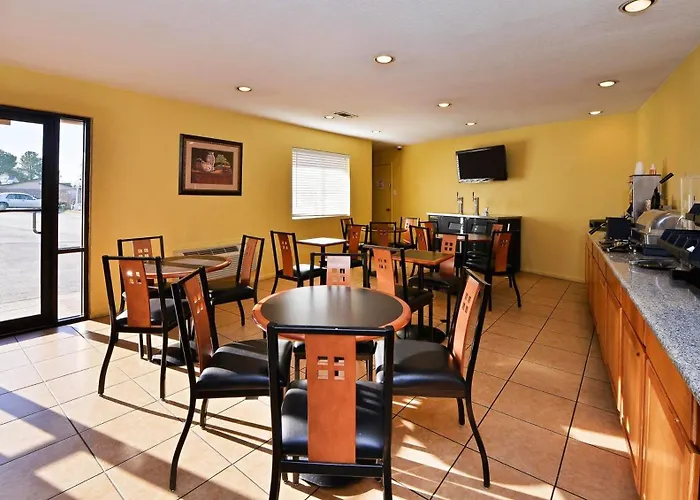Xecutive Inn And Suites Center