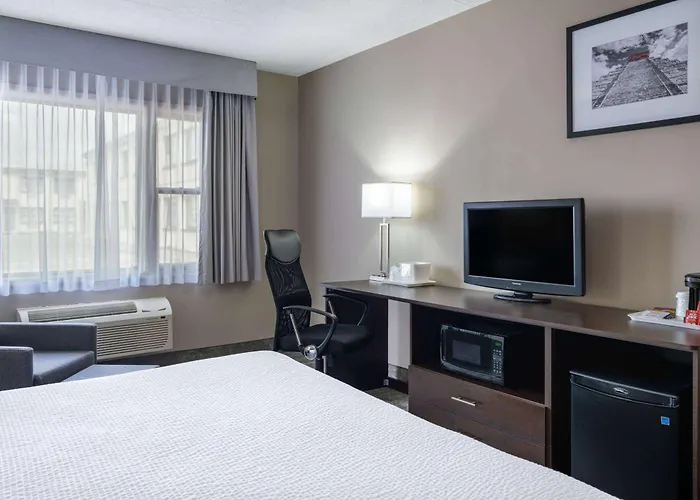 Ramada By Wyndham Airlane