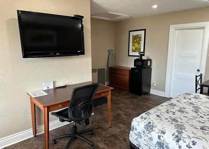 Champlain Motor Inn