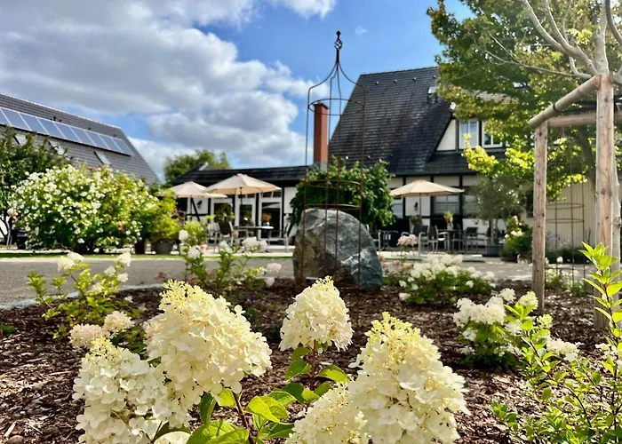 Landhotel Rosenhof Am Plauer See Garni Mit E-Lade Saeule