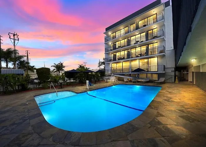 Mc Pacific Inn & Suites