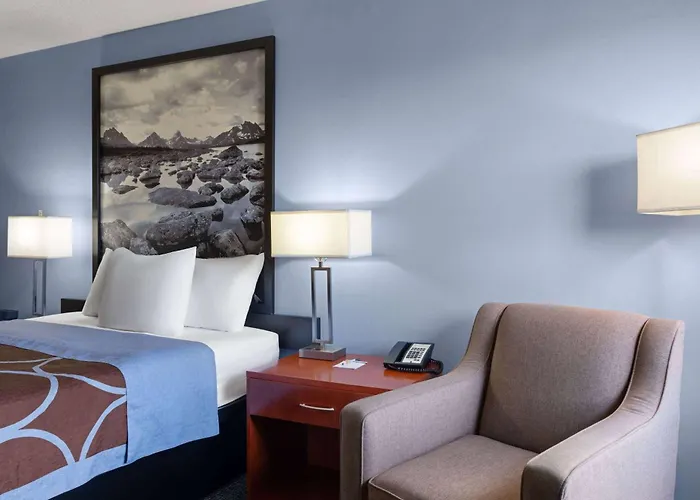 Super 8 By Wyndham /Edmonton Area