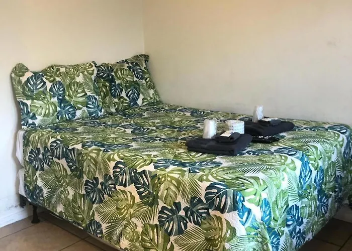 Crown Inn & Suites