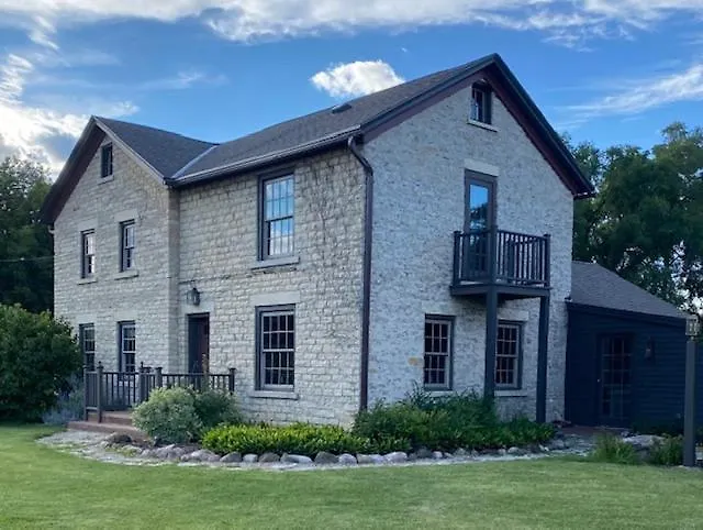 The Inn On The Olde Homestead
