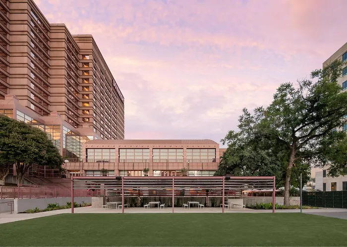 Downright Austin, A Renaissance Hotel