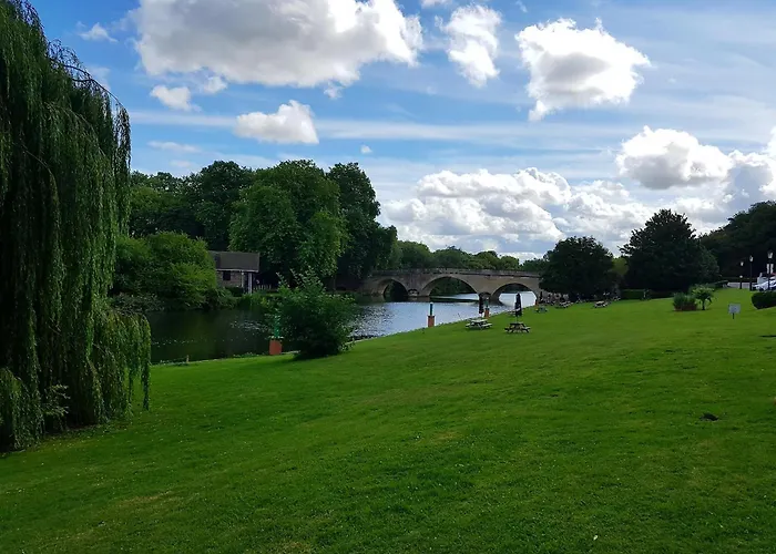 Shillingford Bridge Hotel