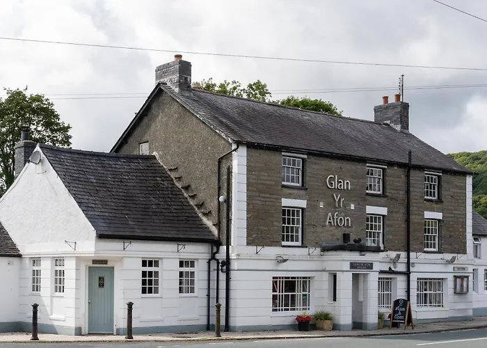 Glan Yr Afon