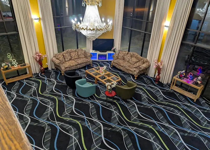 Super 8 By Wyndham Staunton