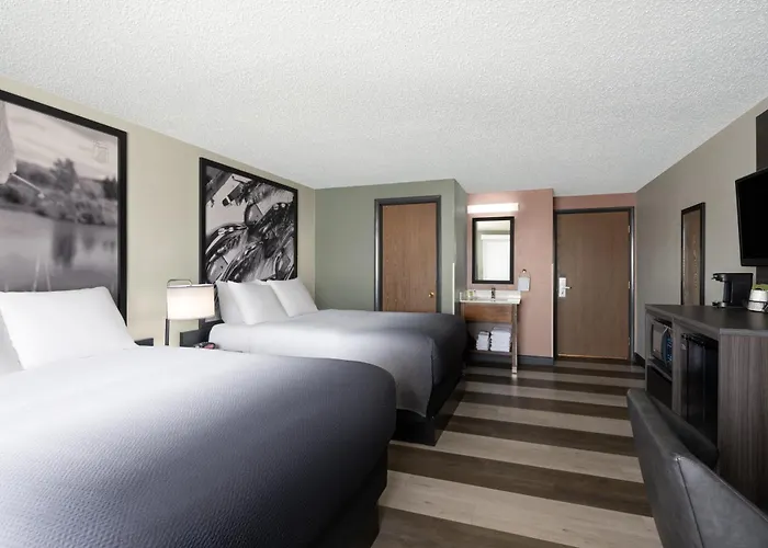 Super 8 By Wyndham Conrad