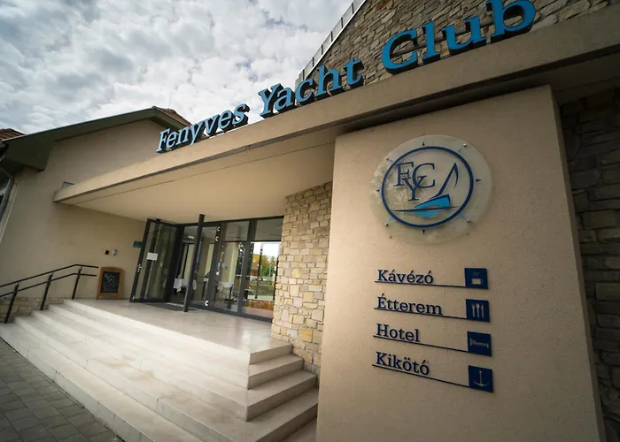 Fenyves Yacht Club Superior