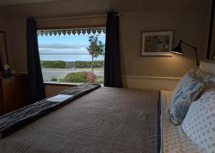 Juan De Fuca Waterfront & Cottages