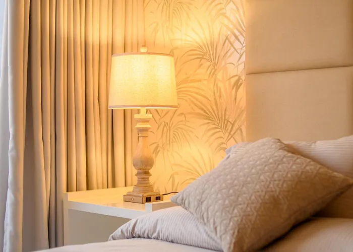 Ambar Roca Suites By Huespedia