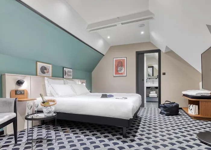 Brit Hotel Les Voyageurs