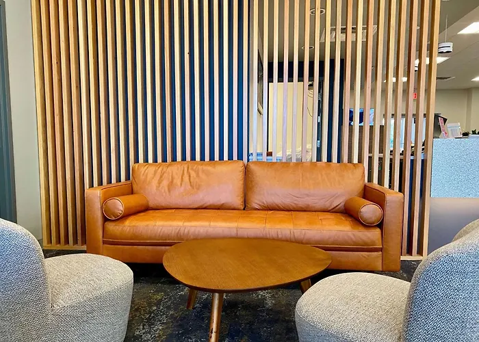 Howard Johnson By Wyndham West