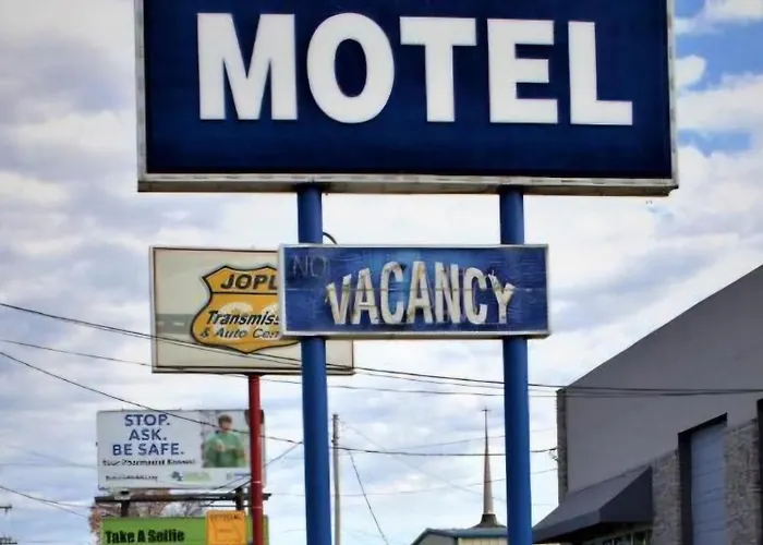 Plaza Motel