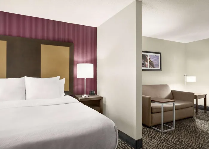 La Quinta By Wyndham Newark -