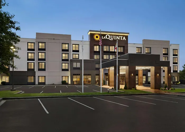La Quinta By Wyndham Newark -