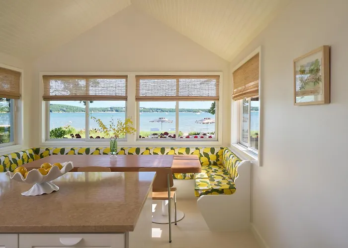 Silver Sands Motel & Beach Bungalows