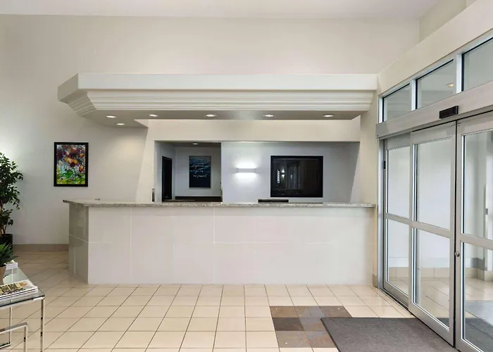 Super 8 By Wyndham St-Jerome