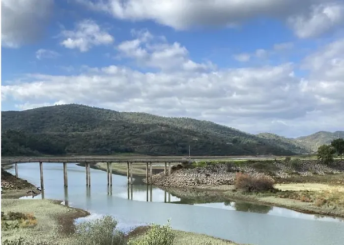 Large Lakeside Villa Near Silves - Figs On The Funcho