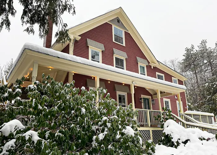 The Aurora Inn & Cottages