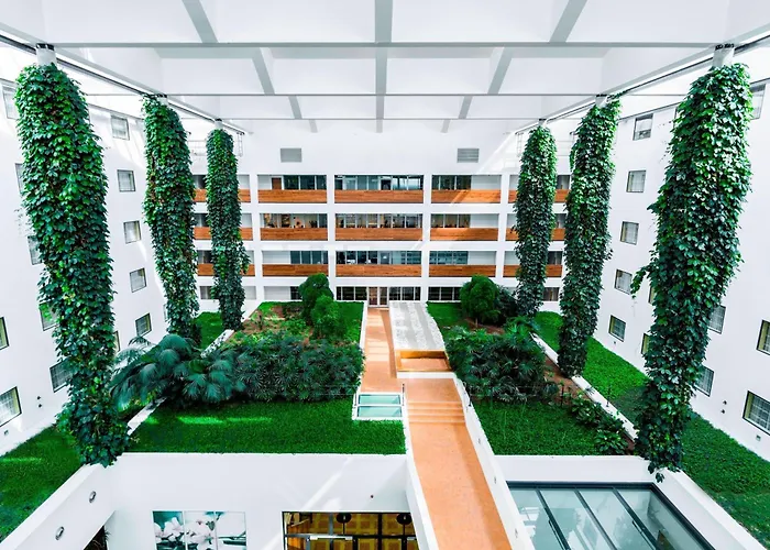 Courtyard By Marriott Prague Airport