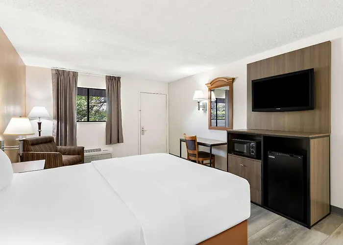 Quality Inn Middleburg Heights Near Cleveland Airport