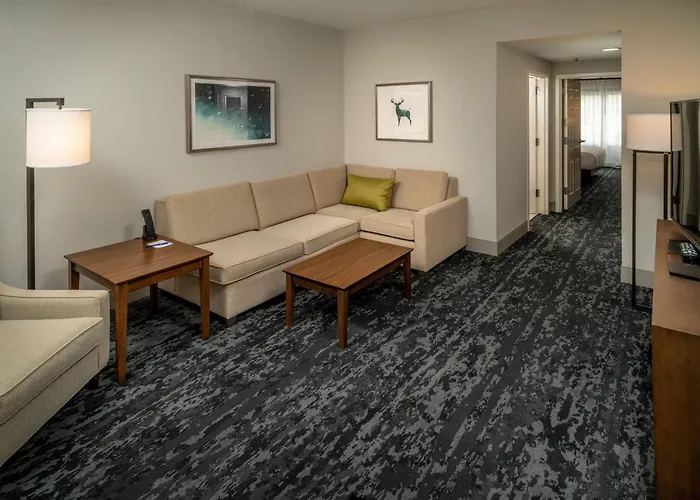 Delta Hotels By Marriott Huntington Mall