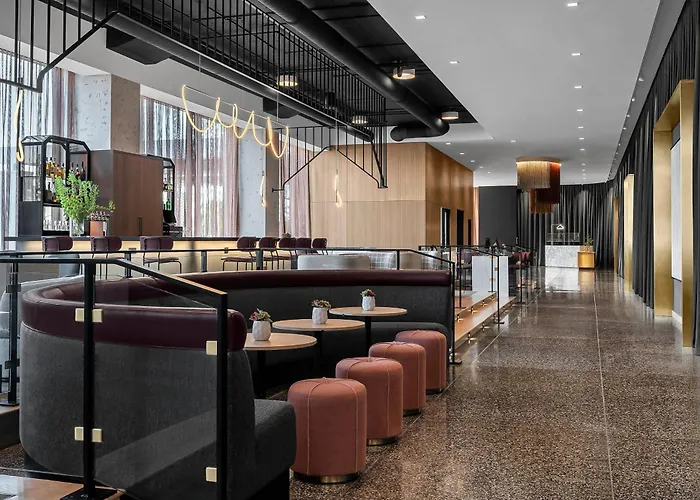 Renaissance Milwaukee West Hotel