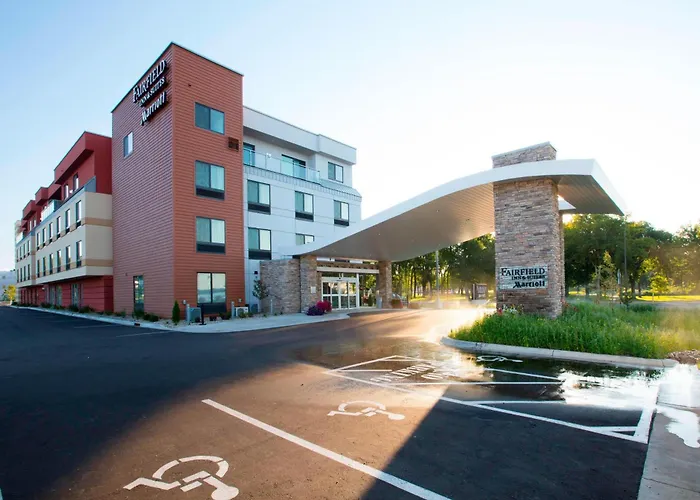Fairfield Inn & Suites By Marriott Detroit Lakes