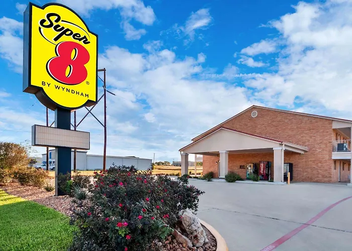 Super 8 By Wyndham Pleasanton