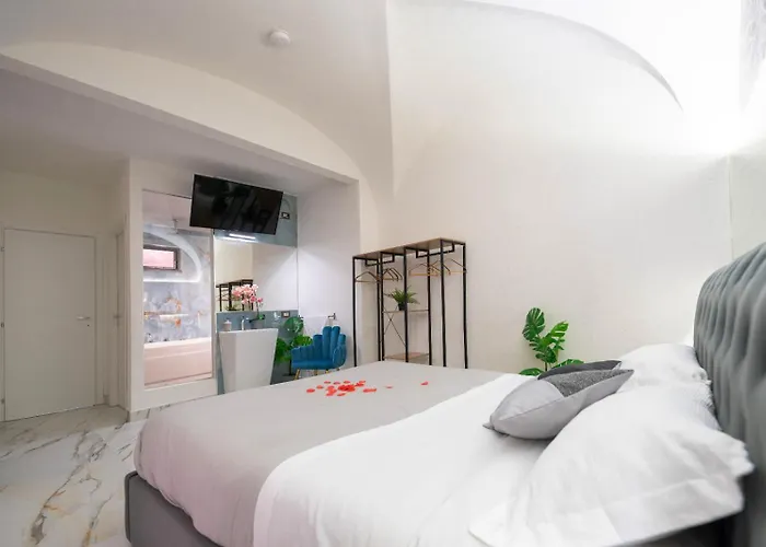 Etnea 208 Luxury Jacuzzi Suite